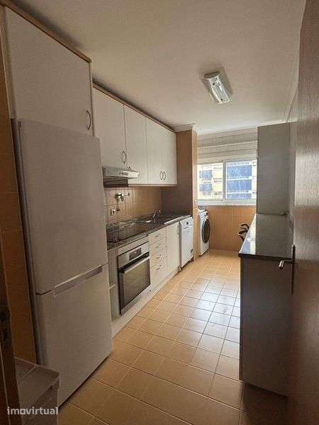 T2 nas Olaias, com garagem e arrecadação - Grande imagem: 3/8
