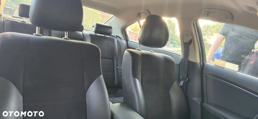 Toyota Avensis 2.0 D-4D Premium - 9