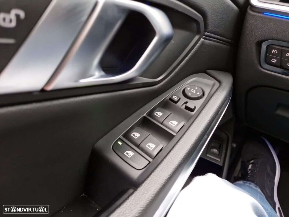BMW 318 d Touring Line Sport Auto - 25