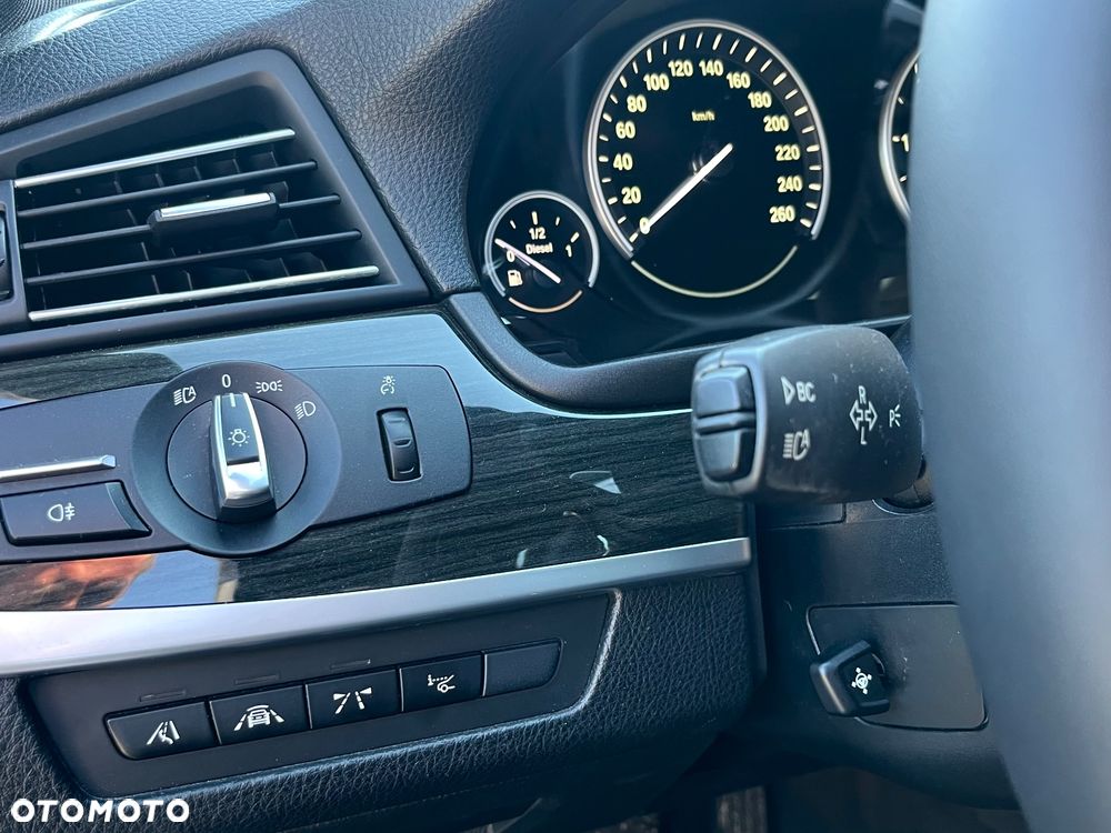 BMW Seria 5 M550d xDrive - 9
