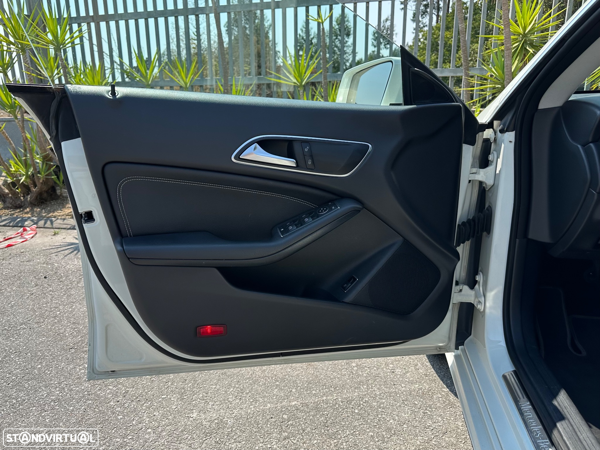 Mercedes-Benz CLA 180 Shooting Brake d 7G-DCT Urban - 21
