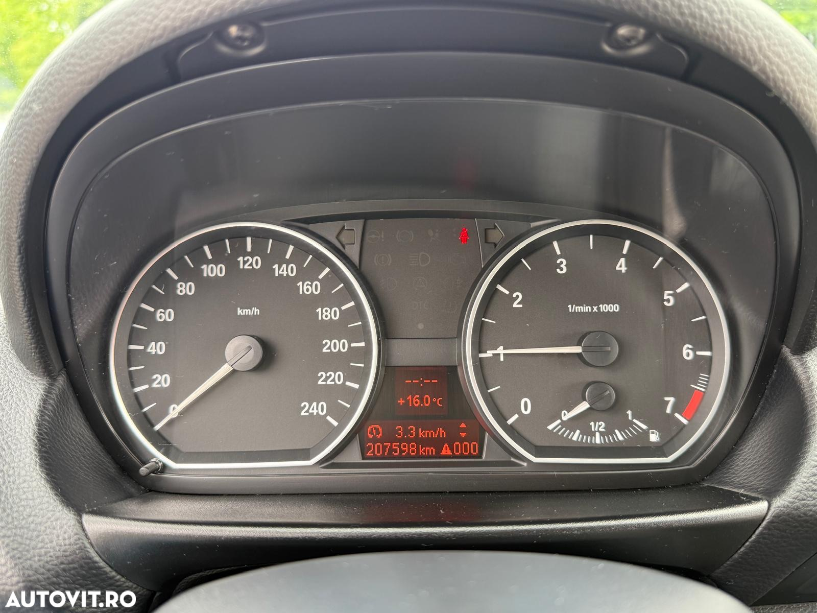 BMW Seria 1 116i - 11
