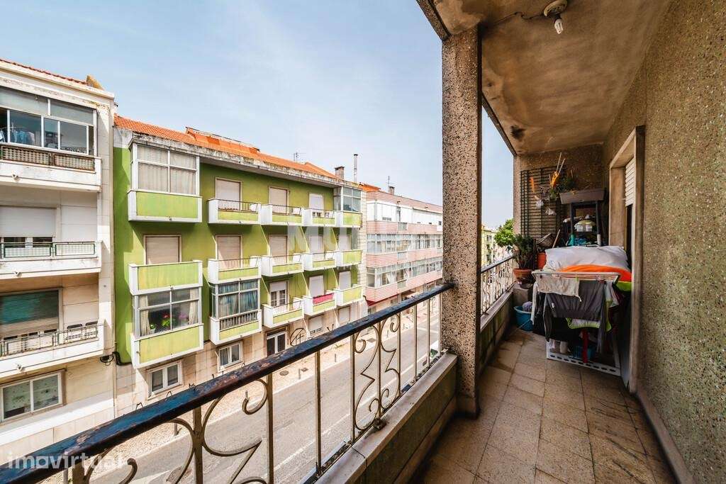Excelente oportunidade no centro da Amadora: Apartamento T2 com locali - Grande imagem: 4/26