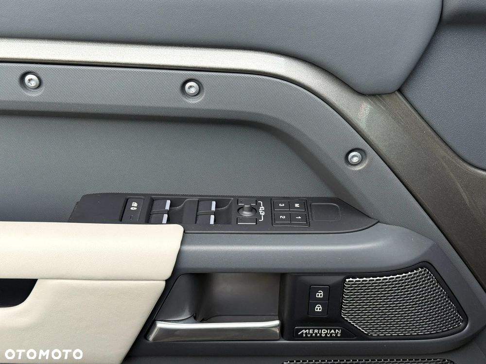 Land Rover Defender 110 D300 X-Dynamic HSE - 19