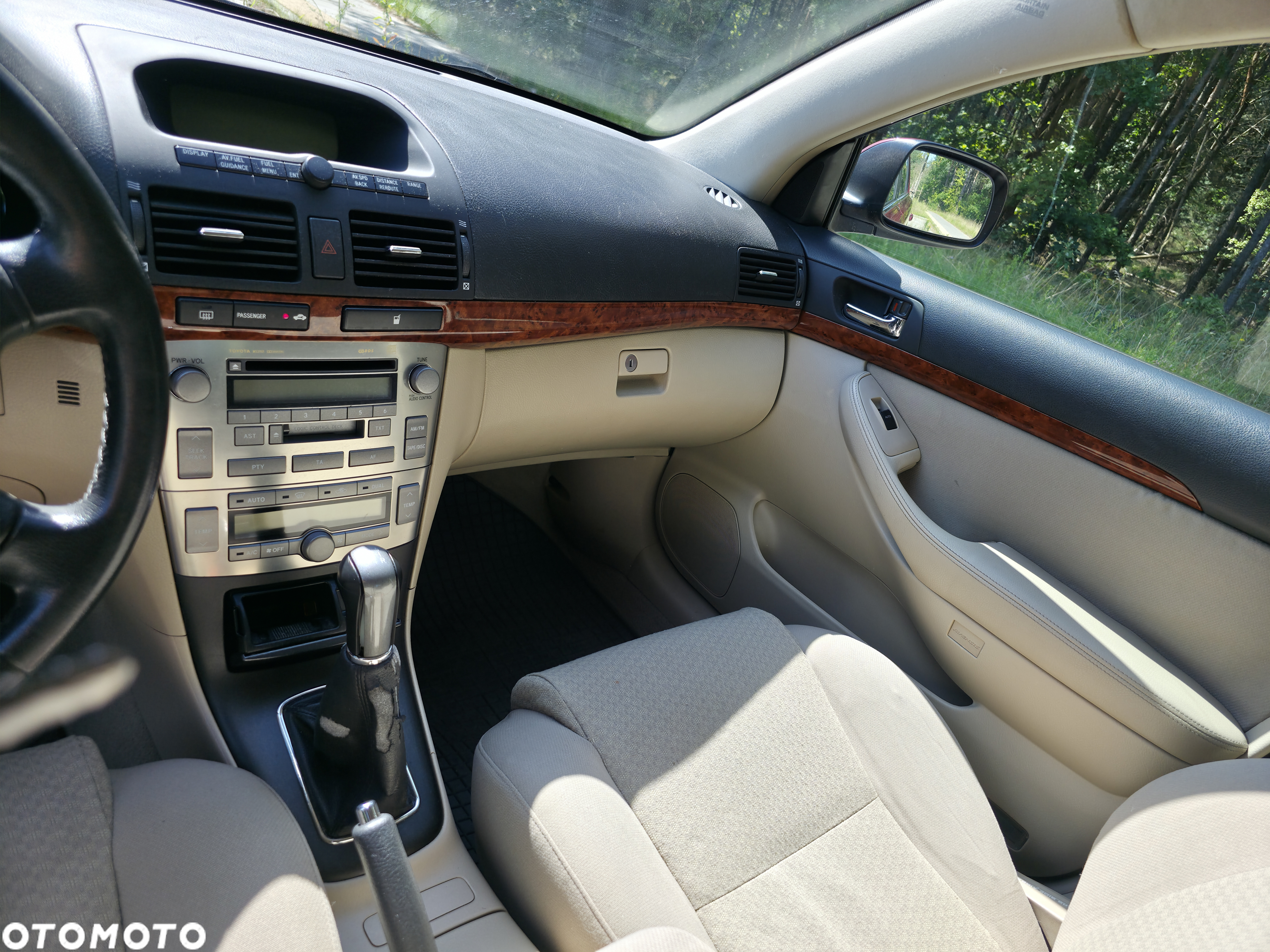 Toyota Avensis - 18