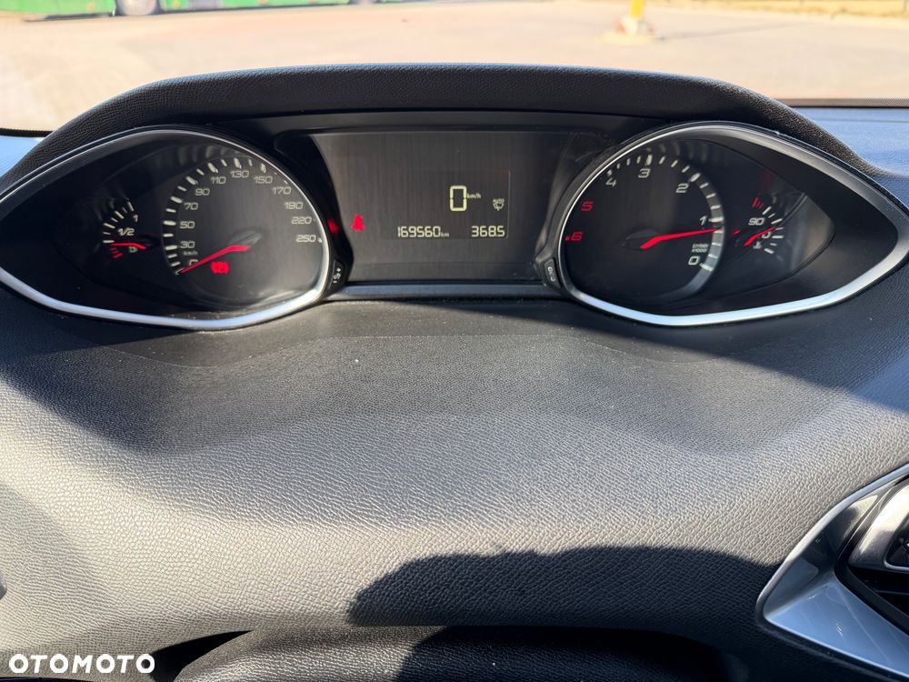 Peugeot 308 1.6 BlueHDi Allure S&S - 10