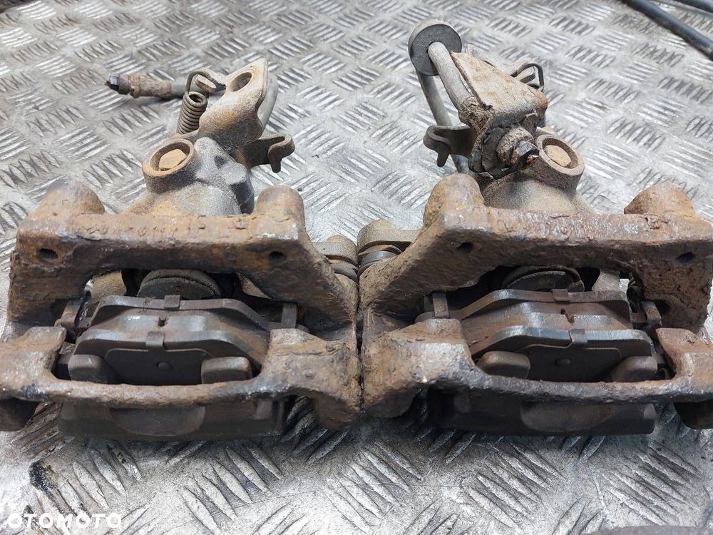 TARCZE HAMULCOWE TYŁ + KLOCKI + ZACISKI FORD MONDEO MK3 HB 5D - 4