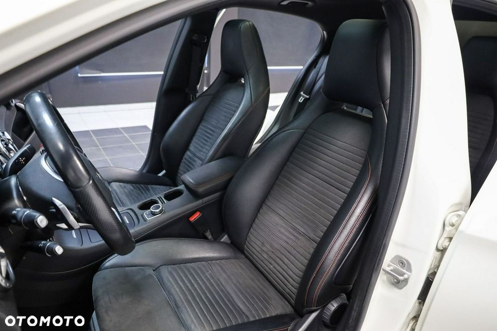 Mercedes-Benz GLA 200 7G-DCT AMG Line - 15