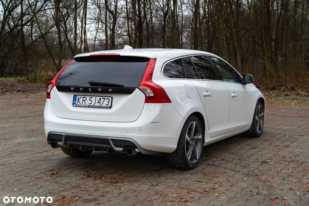 Volvo V60 D3 R-Design - 9