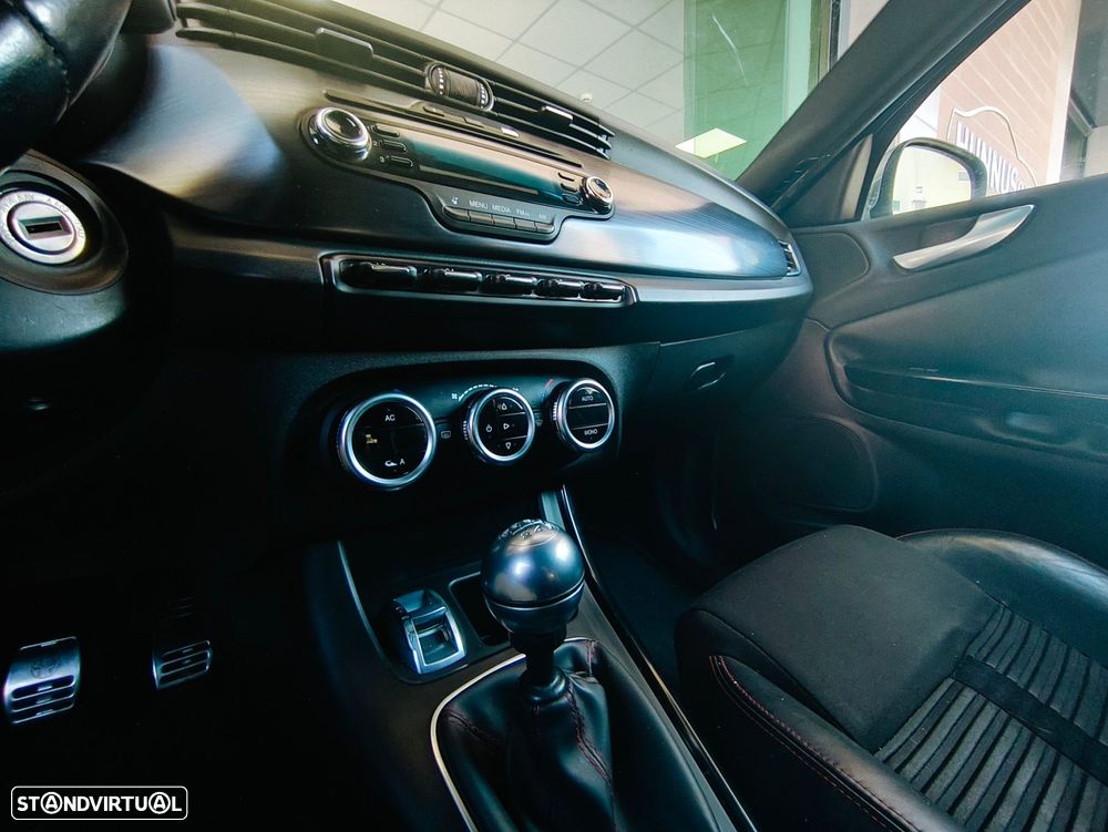 Alfa Romeo Giulietta 2.0 JTDM Distinctive - 5
