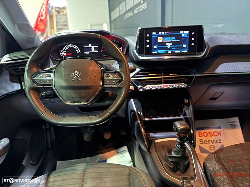 Peugeot 208 1.2 PureTech SE Style - 19