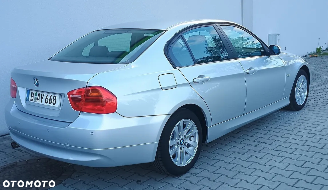 BMW Seria 3 318i - 18
