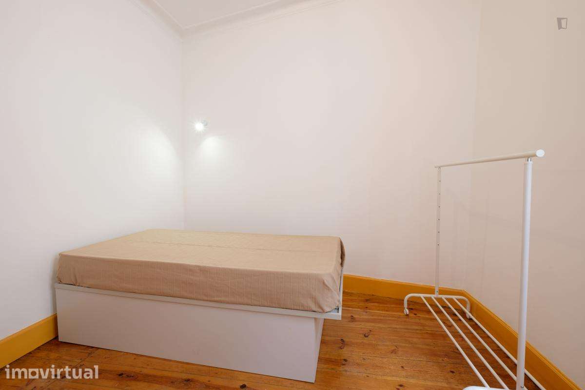 Quarto - localizado em Baixa Coimbra - Grande imagem: 3/11