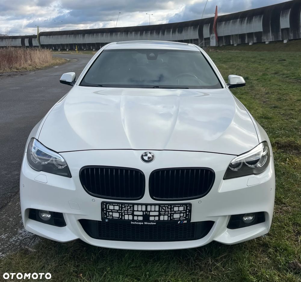 BMW Seria 5 550i xDrive - 7