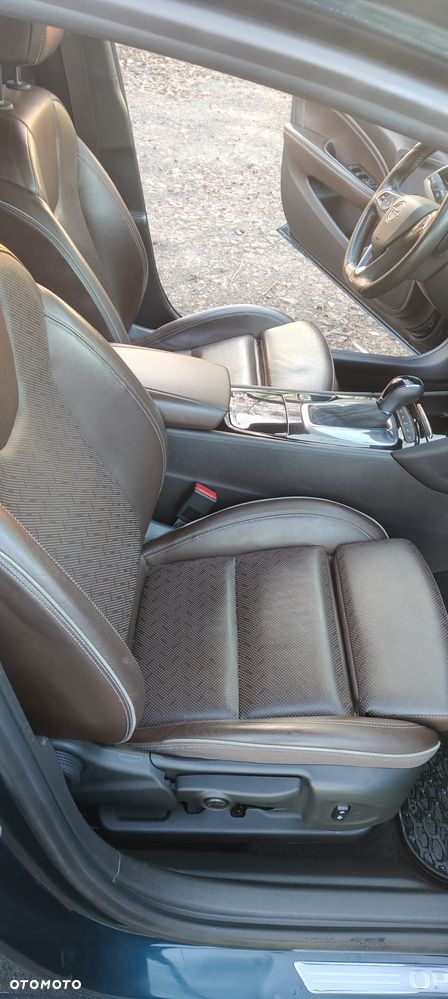 Opel Insignia 2.0 T 4x4 Exclusive S&S - 28
