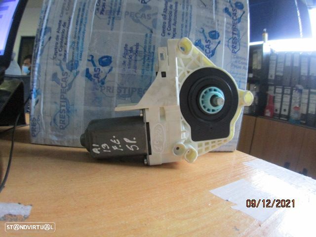 Motor Elevador Vidro 8K0959801C AUDI A1 2013 FE AUDI A1 SPORTBACK 8X FASE 2  2017 1.6TDI 115CV 5P PRETO FE - 5