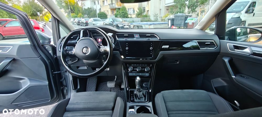 Volkswagen Touran - 18