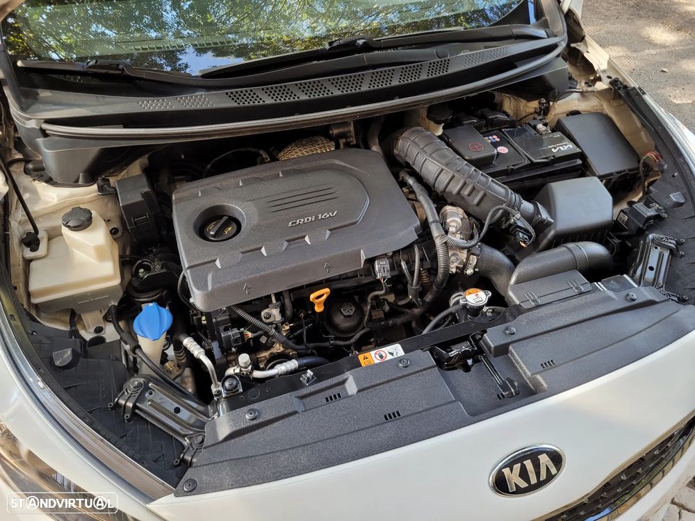 Kia Ceed 1.6 CRDi GT Line - 38
