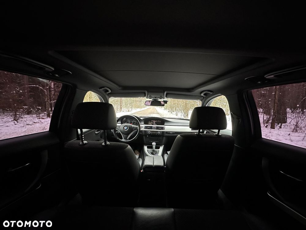 BMW Seria 3 320d xDrive - 23
