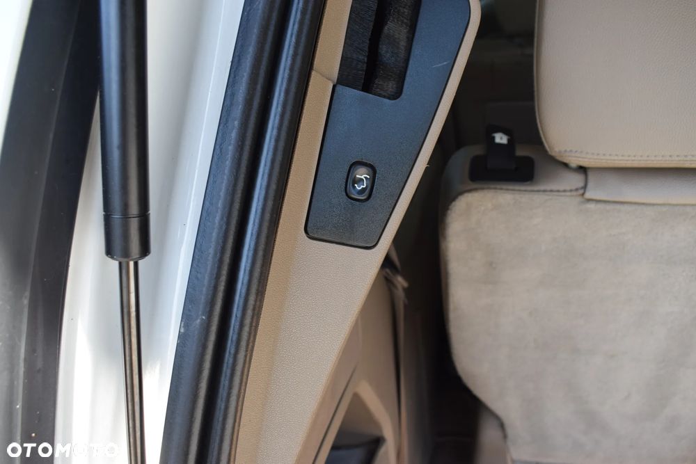 Chrysler Town & Country 3.6 Touring - 25