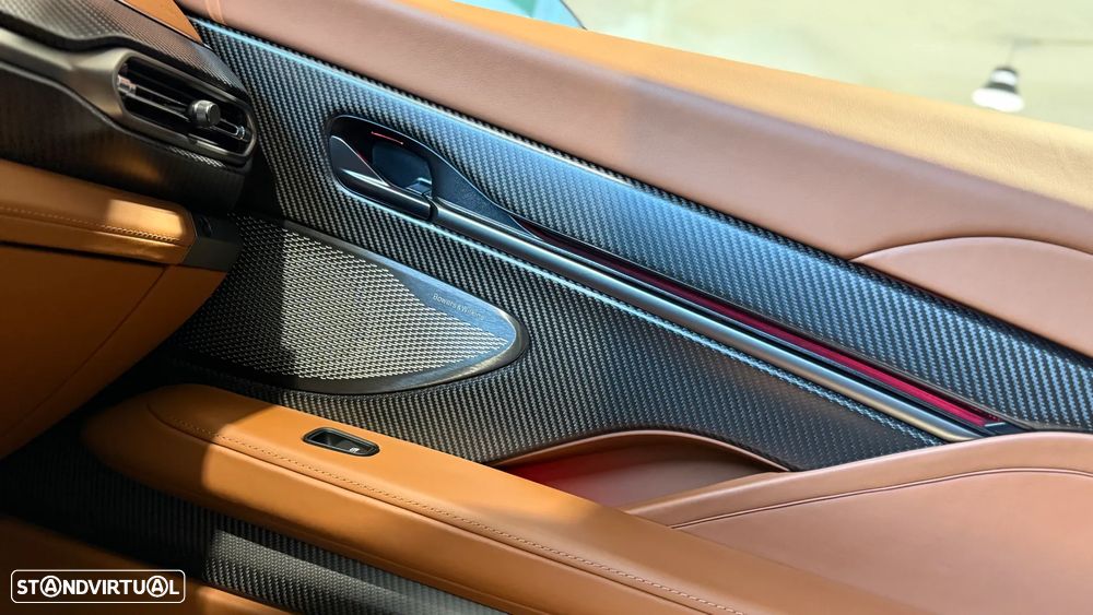 Aston Martin Vanquish V12 - 40
