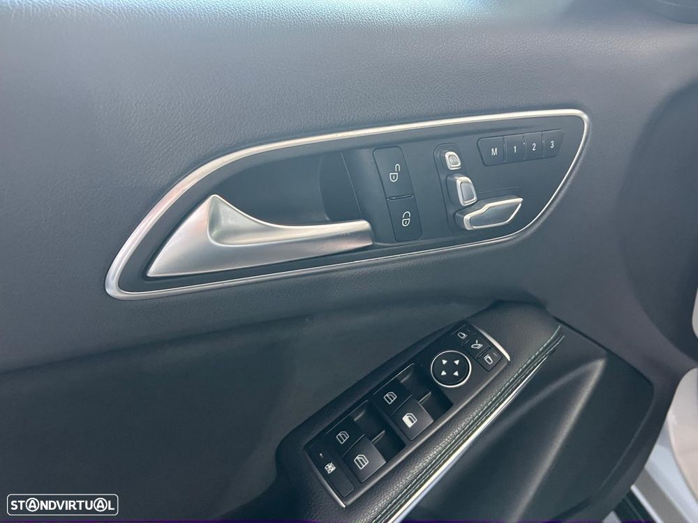 Mercedes-Benz A 45 AMG 4Matic Speedshift 7G-DCT PETRONAS 2015 World Champion Edition - 30
