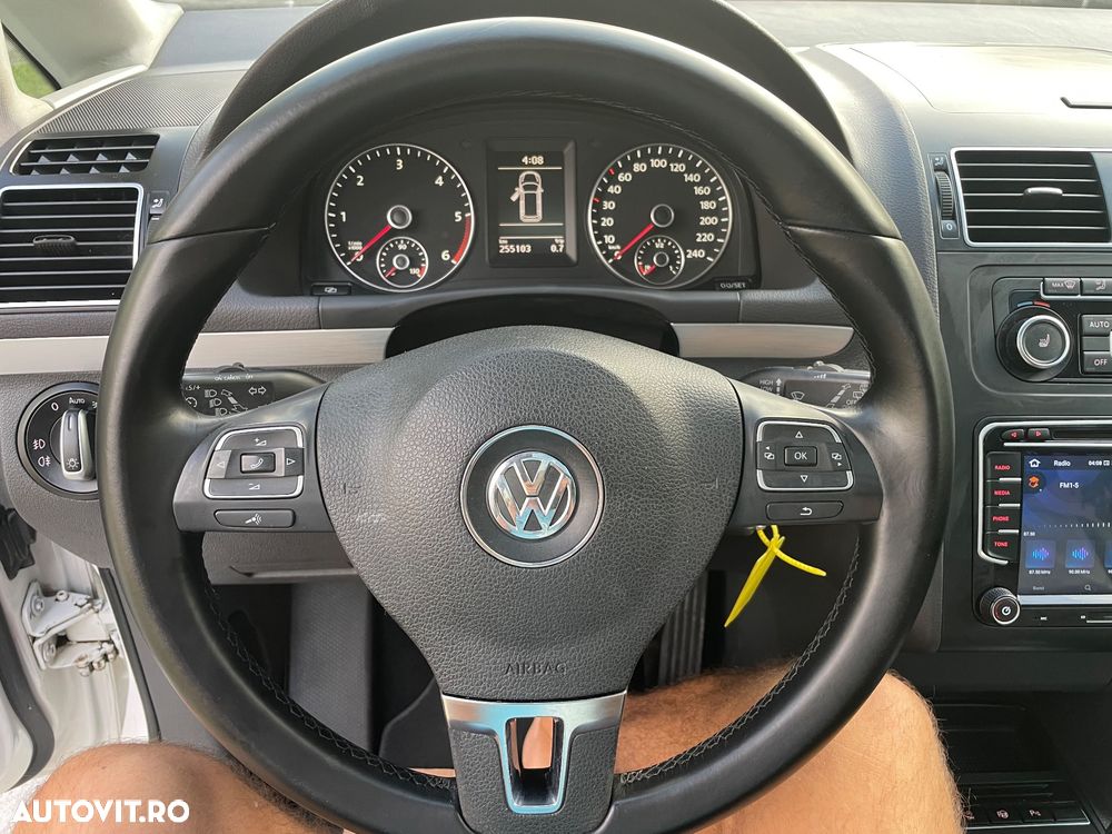 Volkswagen Touran - 33