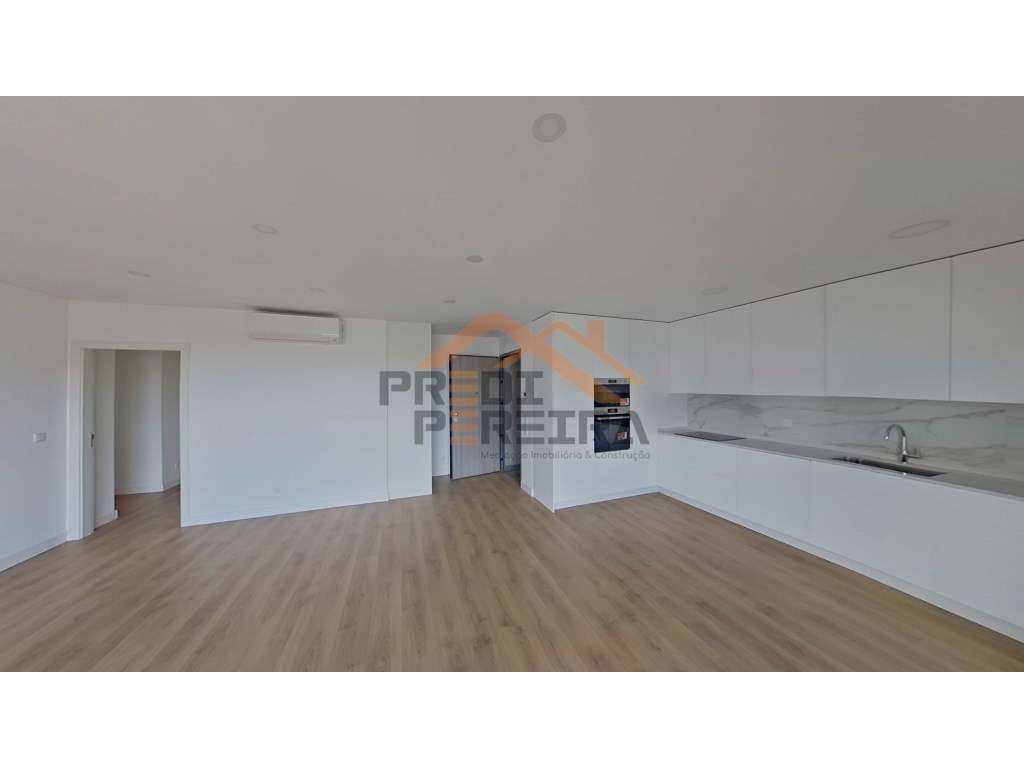 Apartamento T3, localizado em Santo António dos Cavaleiros. - Grande imagem: 3/30