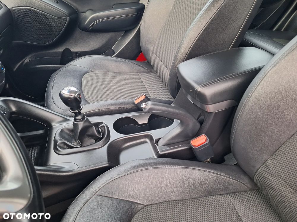 Hyundai ix35 1.6 2WD blue Trend - 30