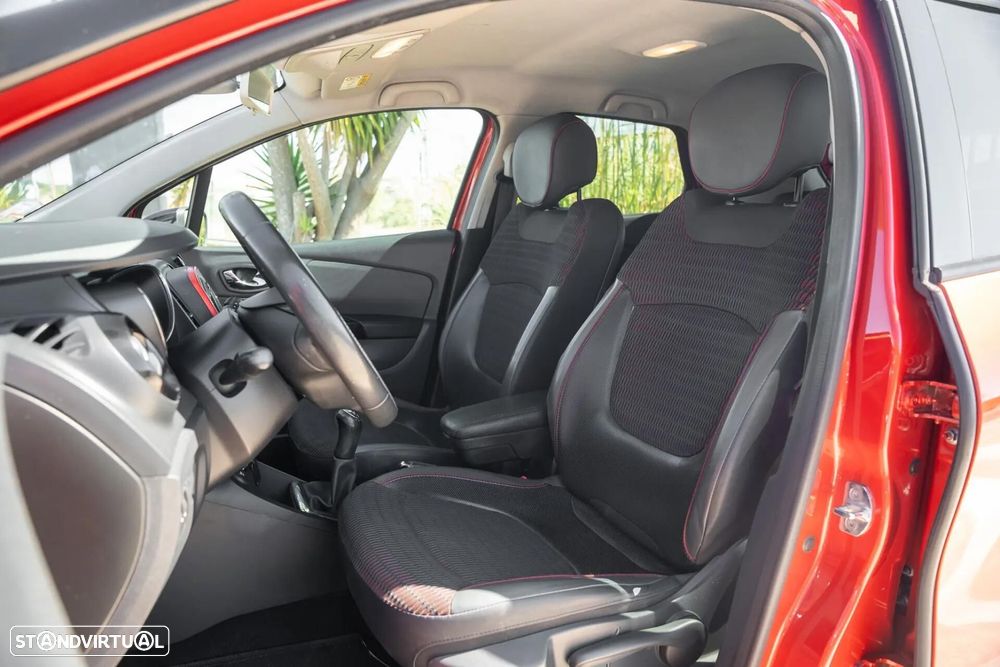 Renault Captur 1.5 dCi Helly Hansen - 14