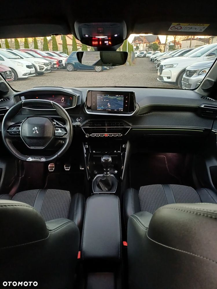 Peugeot 208 PureTech 100 GT - 21