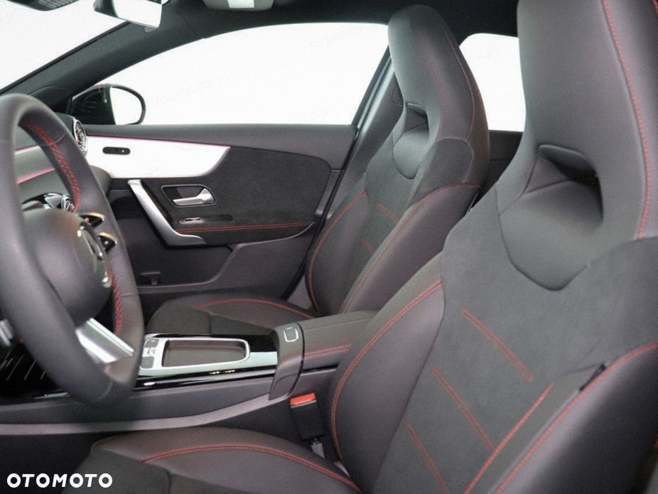 Mercedes-Benz Klasa A 220 4-Matic AMG Line 8G-DCT - 6