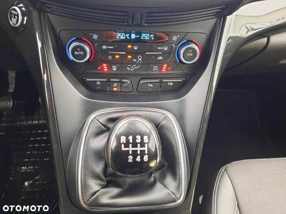 Ford Kuga 2.0 TDCi 2x4 Titanium - 15