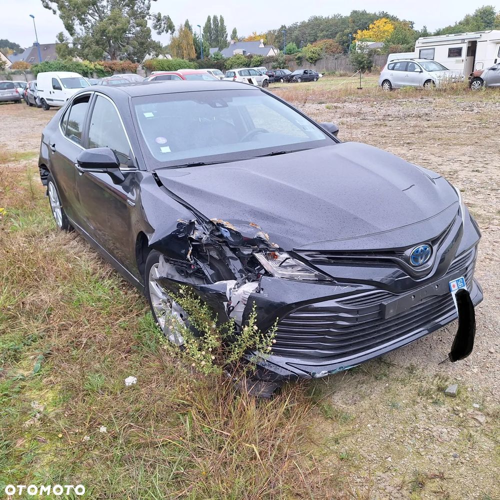 Toyota Camry Luxury - 5