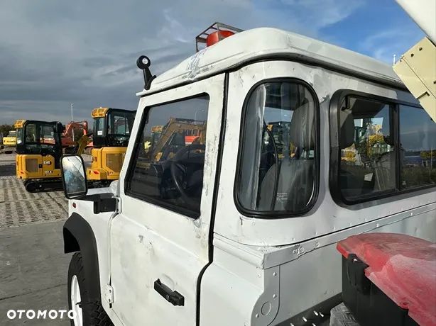 Land Rover Defender - 12