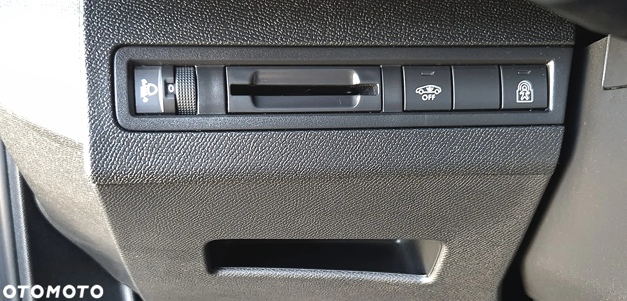 Peugeot 3008 1.6 PureTech GPF Allure S&S EAT8 - 24