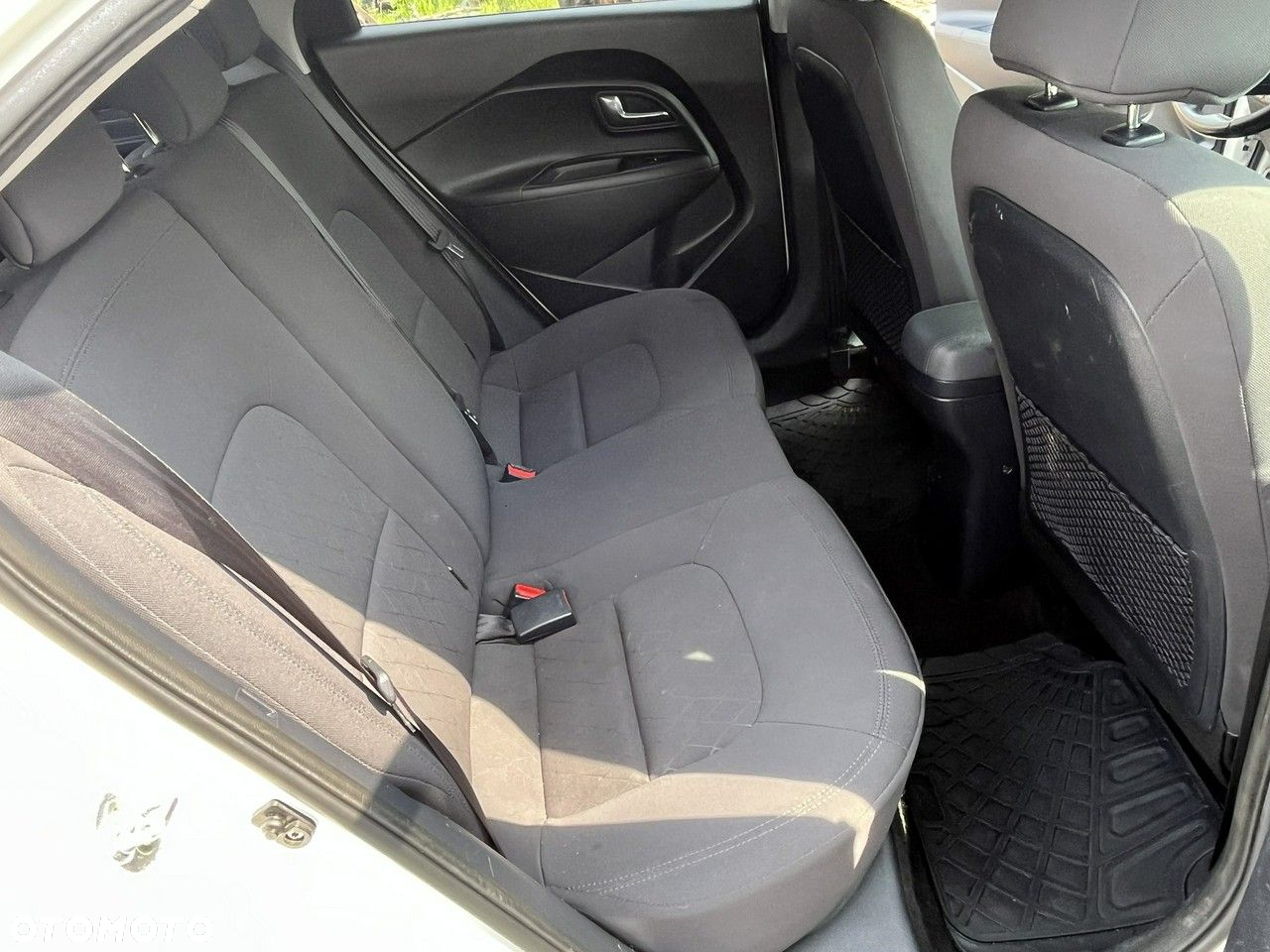 Kia Rio - 16