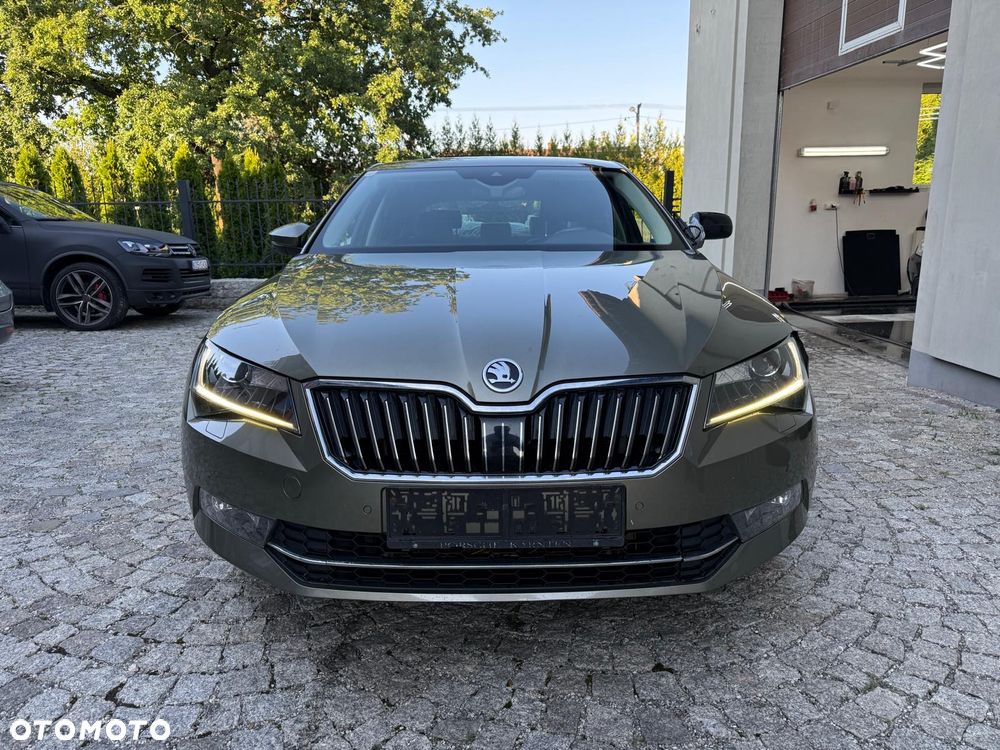 Skoda Superb 2.0 TDI DSG Premium Edition - 1