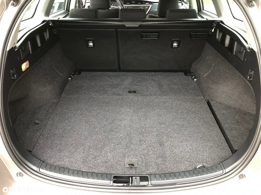 Toyota Auris - 12