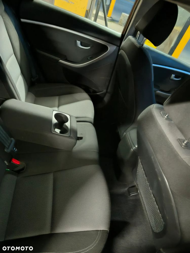 Hyundai i30 blue Kombi 1.6 CRDi Classic - 4