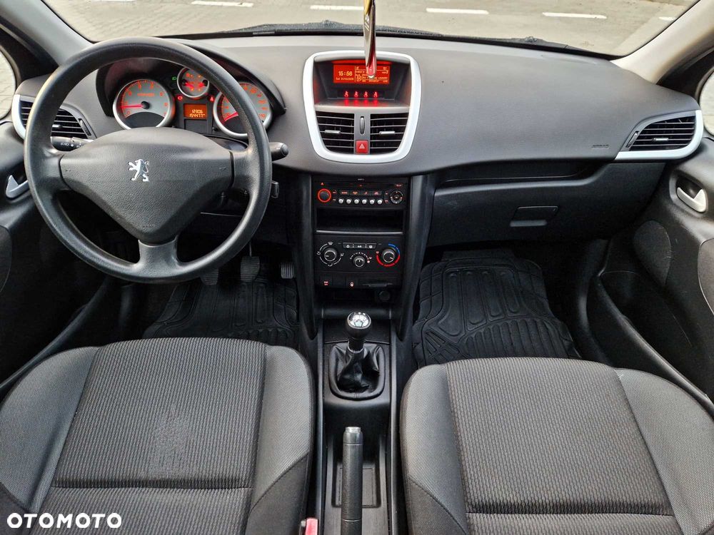 Peugeot 207 - 12