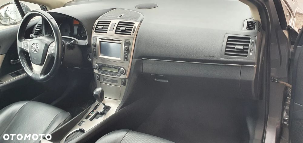 Toyota Avensis - 12