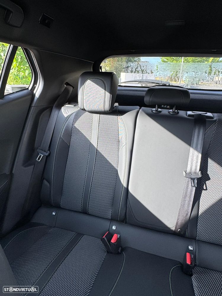 Peugeot 2008 1.2 PureTech GT EAT8 - 18