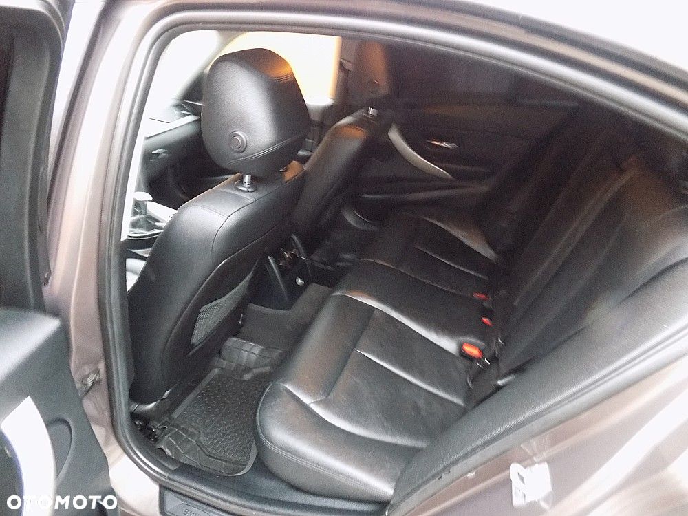 BMW Seria 3 316d Sport Line - 6