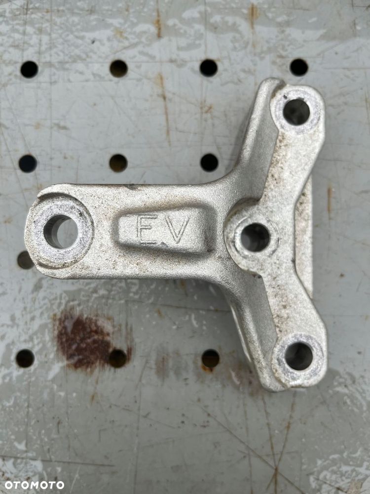 Kia Niro EV łapa silnika - 1