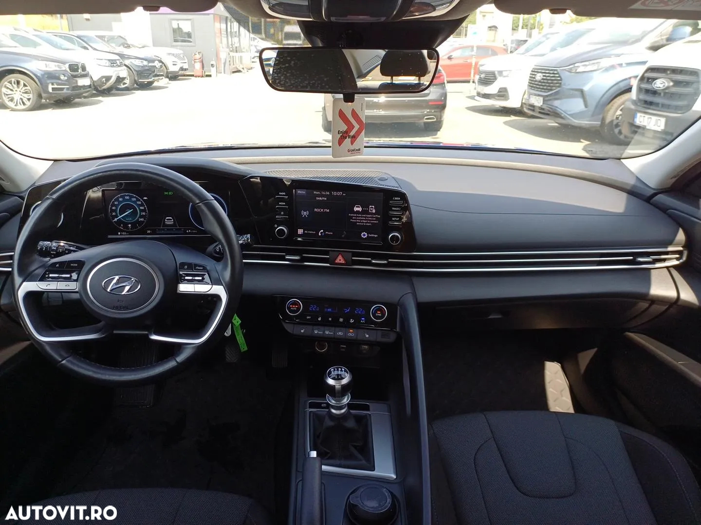 Hyundai Elantra - 24