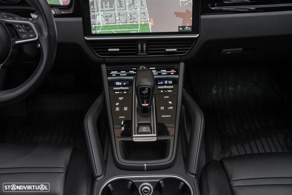 Porsche Cayenne Standard - 25