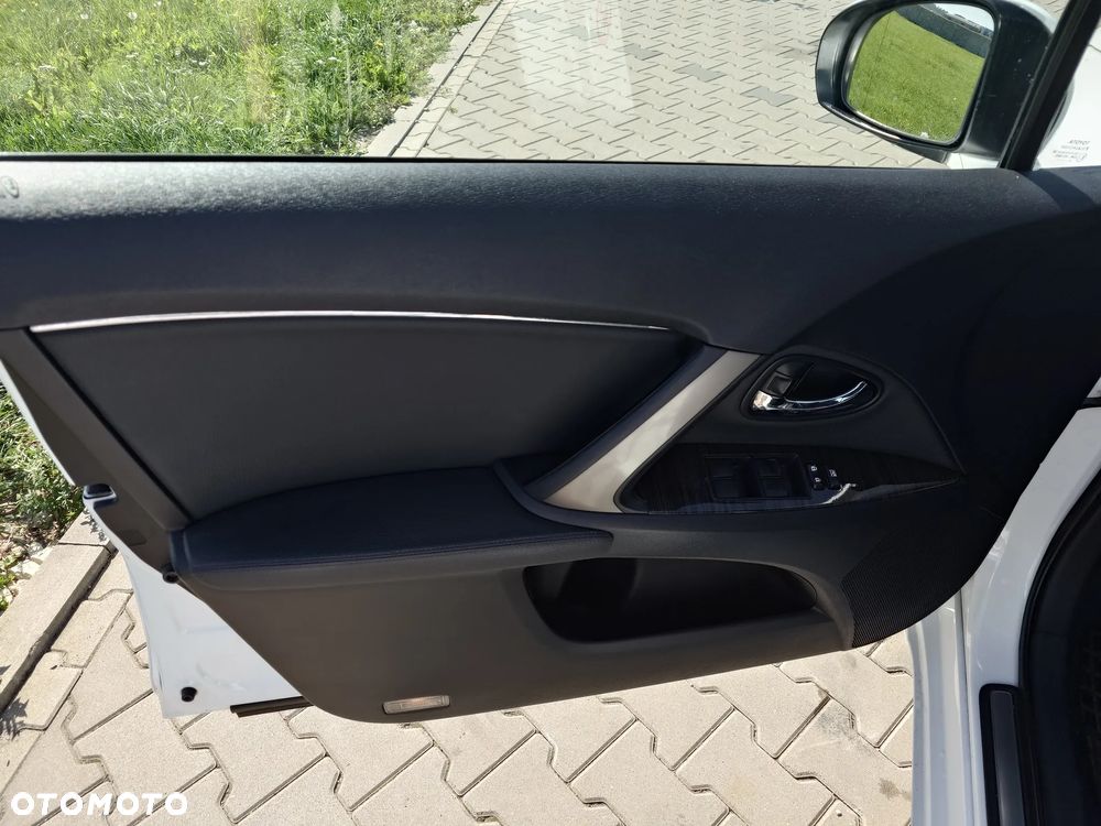 Toyota Avensis 1.8 Premium - 13