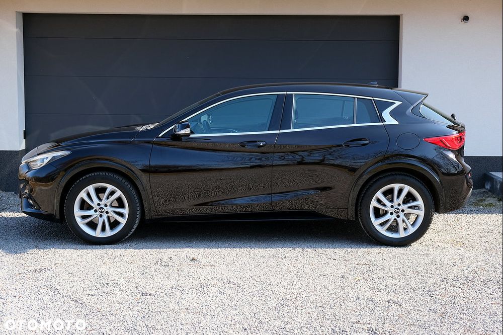 Infiniti Q30 - 5