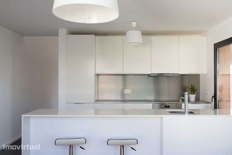 Arrenda-se T3 c/excelente quintal - Grande imagem: 4/8